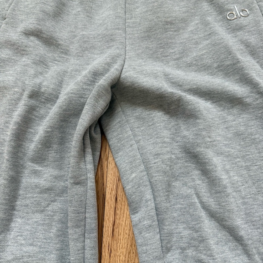ALO Yoga Accolade Sweatpants in Athletic Gray - Picture 4 of 8